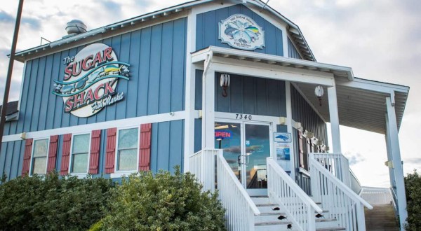 You’ll Fall In Love With The Views From This Waterfront Seafood Shack In North Carolina