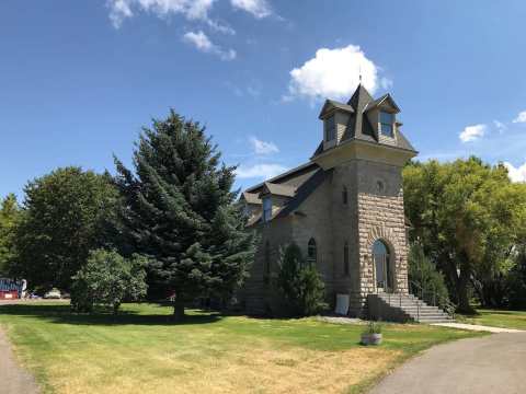 This Stone Church In Idaho Is Now A Quaint Bed And Breakfast And You'll Want To Spend The Night