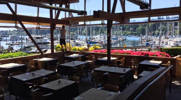 The Harbor Restaurant In Washington That Belongs At The Top Of Your Summer Bucket List