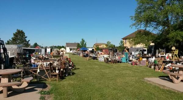 Go Junk Shopping At This Antique Town In North Dakota For The Ultimate Junking Experience