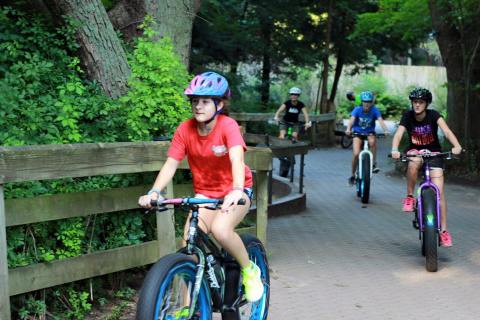 The Zoo Bike Ride In Michigan Where You'll Have A Wildly Wonderful Family Adventure