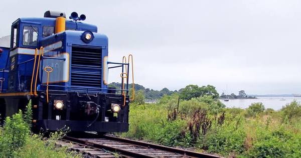 The Wine And Dinner Train In Rhode Island Is Perfect For Your Next Outing