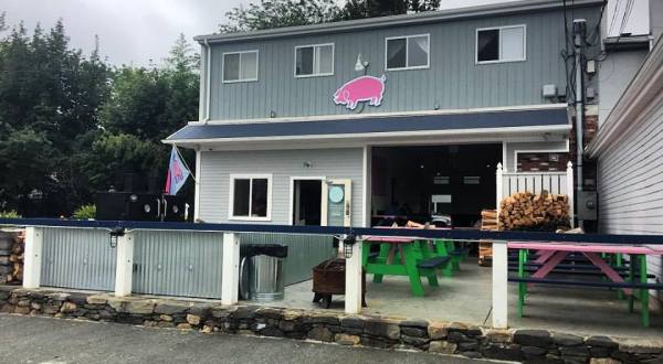 This Quirky Drive-Thru Restaurant Serves The Most Mouthwatering BBQ In Rhode Island