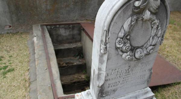 The Touching Story Behind Mississippi’s Most Peculiar Gravesite