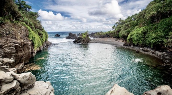 This Rugged Swimming Hole Might Just Be Hawaii’s Most Beautiful, Underrated Natural Wonder