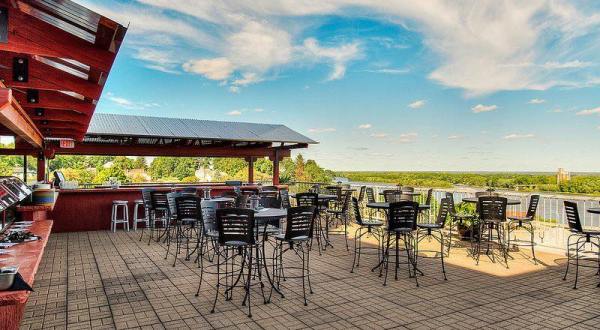 River Views And Tasty Food Are Waiting For You At This Waterfront Restaurant In Iowa