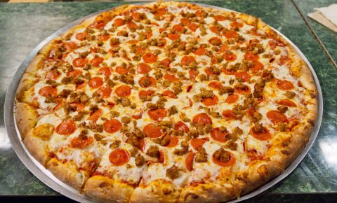 7 Restaurants In Wisconsin That Serve The Biggest Pizzas You’ve Ever Seen