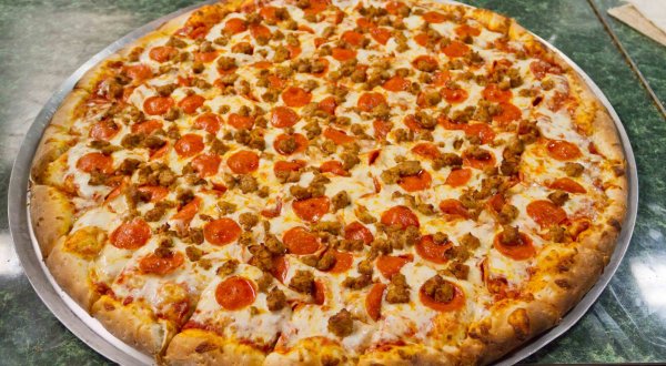 7 Restaurants In Wisconsin That Serve The Biggest Pizzas You’ve Ever Seen