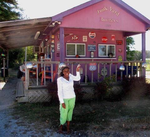 This Ramshackle Burger Shack Hiding In Mississippi Serves The Best Hamburgers Around