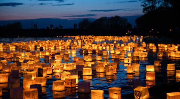 There’s A Water Lantern Festival Coming To New York And It’s Downright Magical