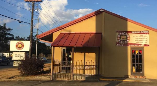 This Unassuming Louisiana Restaurant Has 17 Different Kinds Of Burgers To Choose From