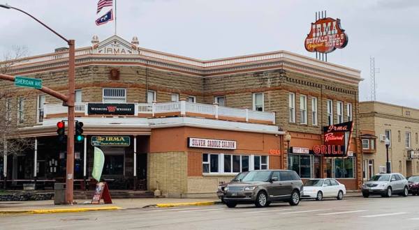 Enjoy A Wild West Shootout And A Famous Prime Rib Buffet At This Historic Wyoming Hotel