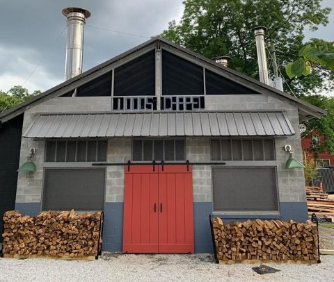 Indulge In Barbecue, Chess Pie, & Buckets Of Beer At This Small Georgia Eatery