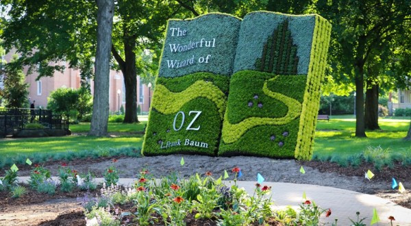The Wizard Of Oz Comes To Life At This Whimsical Walk-Through Exhibit In Michigan