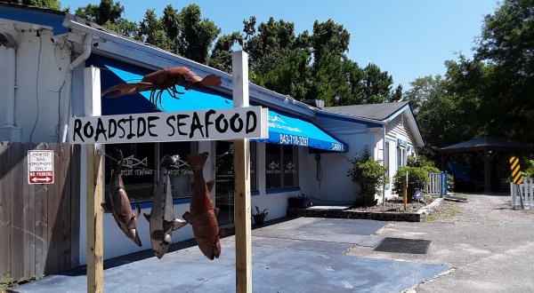 This Roadside Seafood Joint In South Carolina Has The Best Doggone Seafood Around
