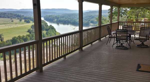 You’ll Want To Stay At This Secluded Arkansas Cabin With A Million Dollar View