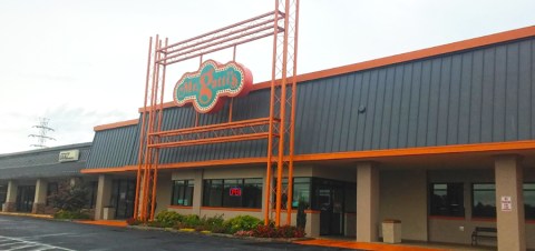 Revisit The Glory Days At This 80s-Themed Restaurant In South Carolina
