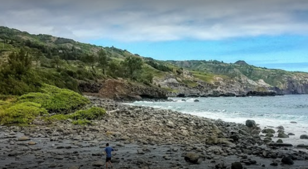The 277-Acre Coastal Dune And Wetland Refuge In Hawaii That Will Bring Out Your Inner Explorer
