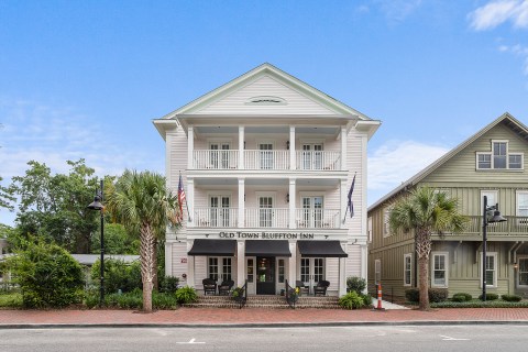 The Old Town Bluffton Inn Is A Vision Of Coastal Charm In South Carolina's Lowcountry