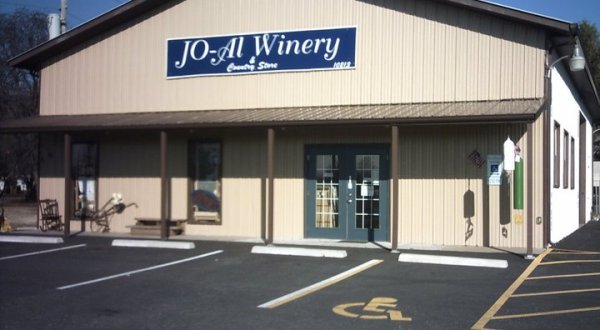 This Country Store In Illinois Is Also A Winery And It’s Just As Charming As It Sounds