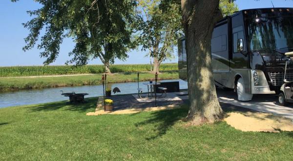 This Scenic Campground In Illinois Lets You Camp Out Right By The Water