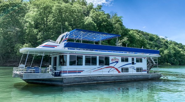Spend The Night On The Water In This Wonderfully Cool Houseboat In Kentucky