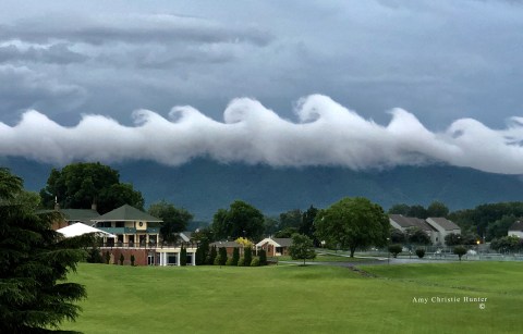 Rare Wave-Like Cloud Formations Just Appeared Over Virginia And The Effect Is Mesmerizing