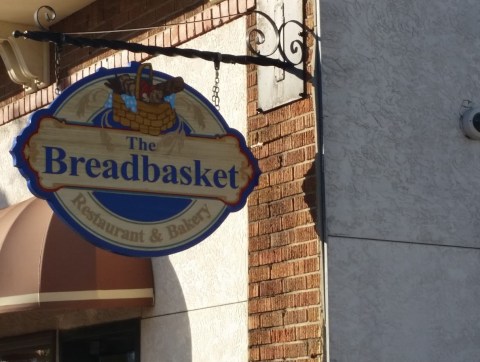 This Delicious Kansas Bakery And Restaurant Is A Bread Lover's Dream Come True