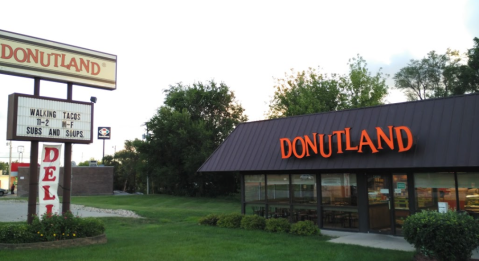 The Delicious Donuts At This Iowa Bakery Must Be Made With Some Kind Of Magic