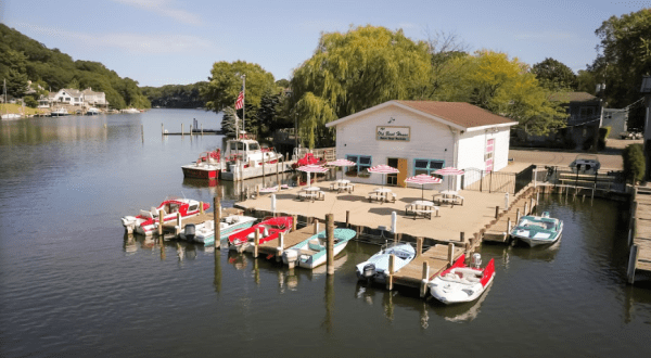 The Retro Boat Ride In Michigan That Will Add A Splash Of Nostalgia To Your Summer