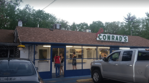 The Old Fashioned Drive-In Restaurant In Massachusetts That Hasn’t Changed In Decades