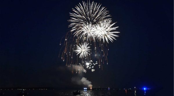 See Fireworks Like Never Before On This Kayak Tour In Connecticut