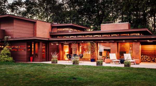 Stay The Night Inside This Frank Lloyd Wright Home That’s Listed On AirBnB