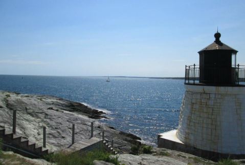 The Lighthouse Walk In Rhode Island That Offers Unforgettable Views