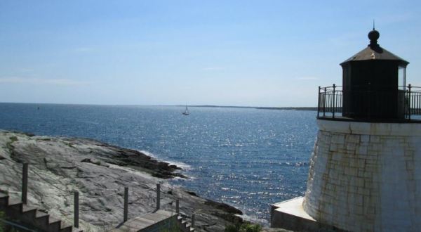 The Lighthouse Walk In Rhode Island That Offers Unforgettable Views