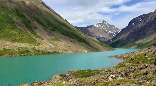Alaska’s Most Refreshing Hike Will Lead You Straight To A Beautiful Swimming Hole