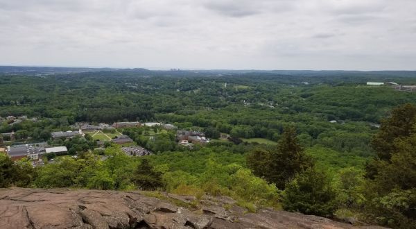 This Beautiful And Scenic Trail In Connecticut Is Perfect For Beginners