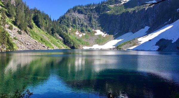 Washington’s Most Refreshing Hike Will Lead You Straight To A Beautiful Swimming Hole