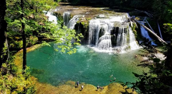 There’s An Emerald Waterfall Hiding In Washington That’s Too Beautiful For Words