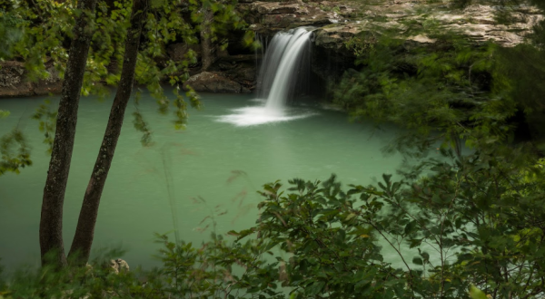 There’s An Emerald Waterfall Hiding In Arkansas That’s Too Beautiful For Words