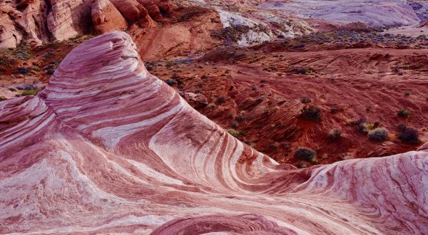 Hiking To This Remote Geological Wonder In Nevada Is Like Traveling To Another Planet