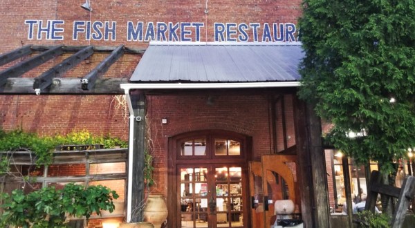 This Seafood Market And Restaurant Just Might Have The Freshest Fish In All Of Alabama