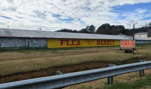 The Charming Out Of The Way Flea Market In Alabama You Won't Soon Forget