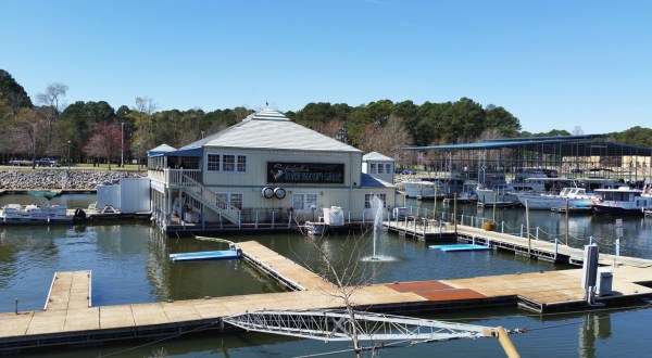 This Floating Restaurant In Alabama Is Such A Unique Place To Dine
