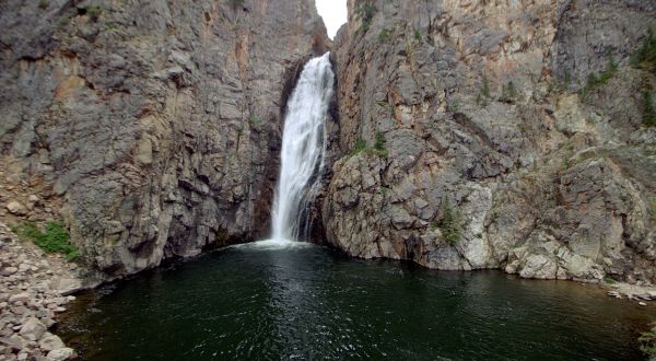 There’s An Emerald Waterfall Hiding In Wyoming That’s Too Beautiful For Words