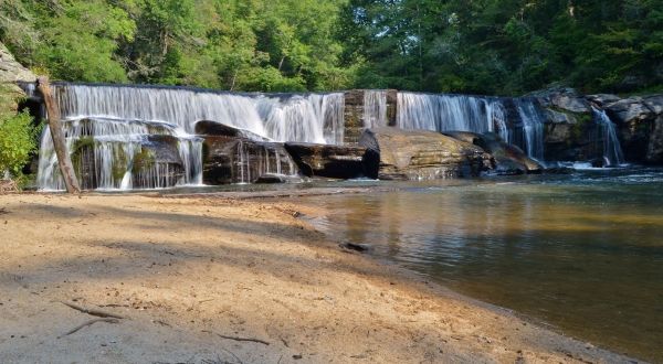 South Carolina’s Most Refreshing Hike Will Lead You Straight To A Beautiful Swimming Hole