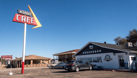 This Middle-Of-Nowhere Texas Cafe Has The Best Home Cooking On Route 66