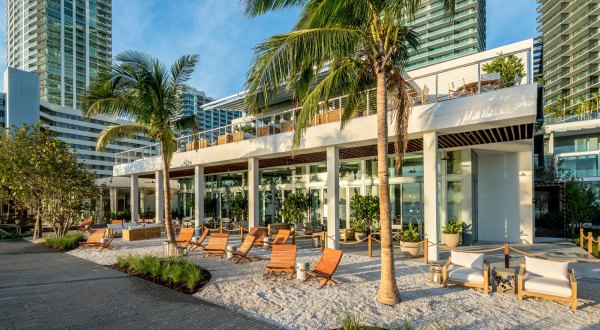 The Bayfront Restaurant In Florida That Will Have You Dining At The Water’s Edge