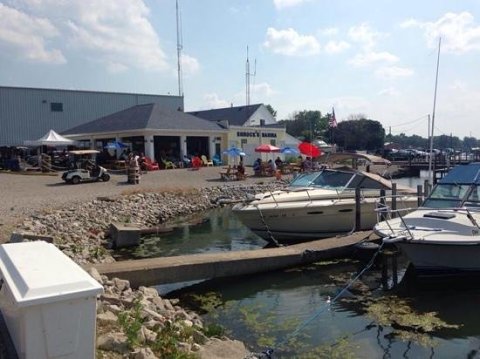 Hidden Beach Bar In Ohio Is A Scenic Eatery That's A Relaxing Summer Escape
