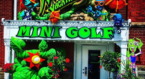 This Alien-Themed Golf Course In Ohio Is Out-Of-This-World Fun
